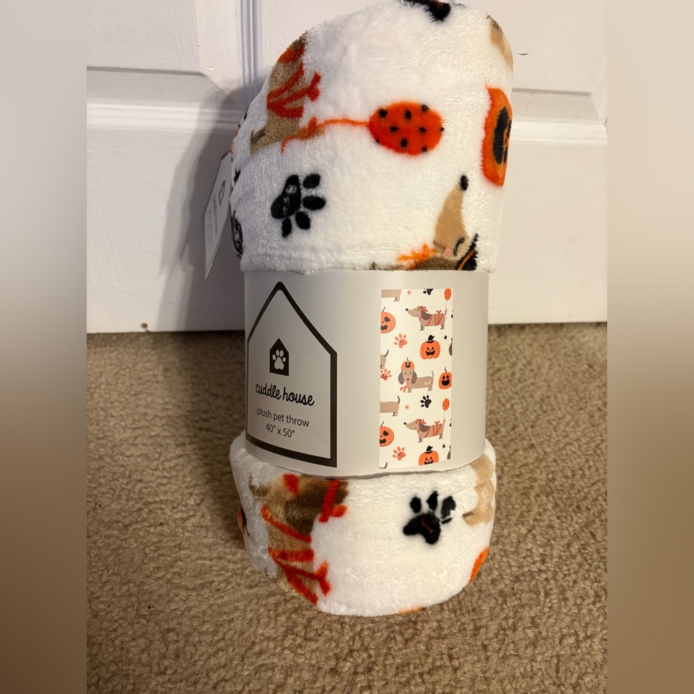 Cuddle House Plush Dachshund Throw